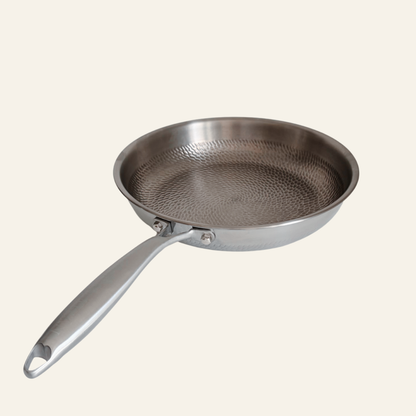 TITÁN Signature Hammered Frying Pan — 28cm