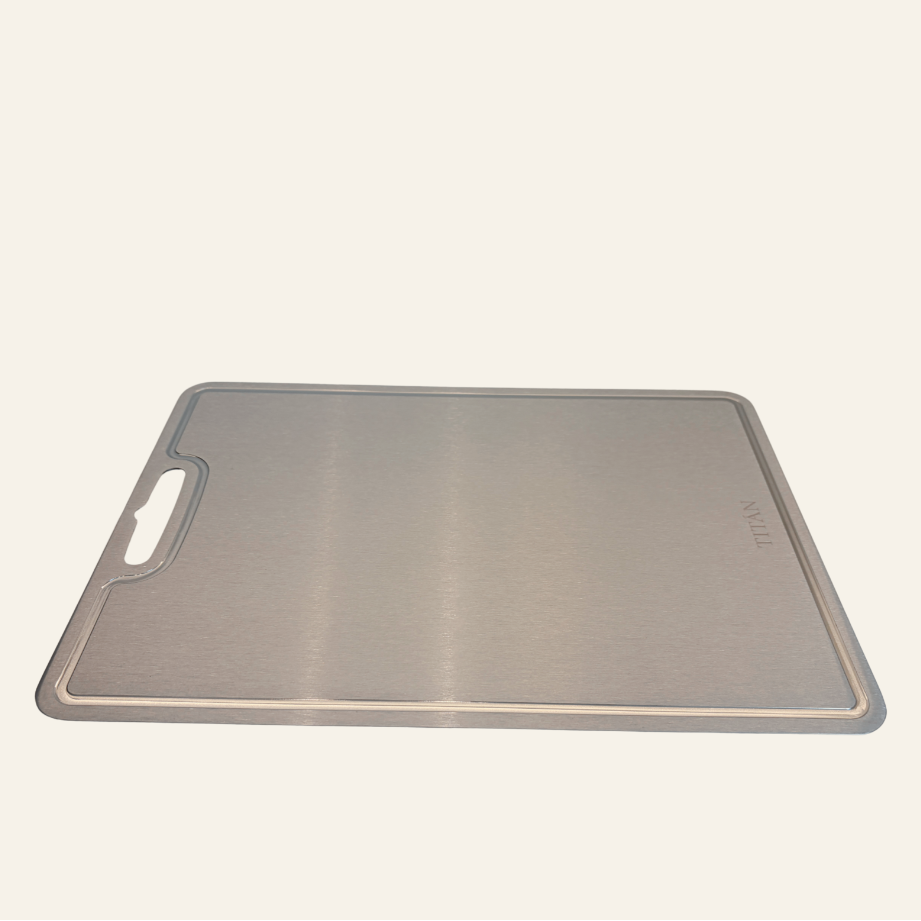 TITÁN Titanium Cutting Board — 39 × 28cm