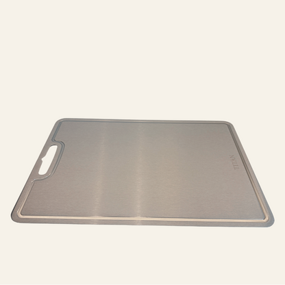 TITÁN Titanium Cutting Board — 39 × 28cm