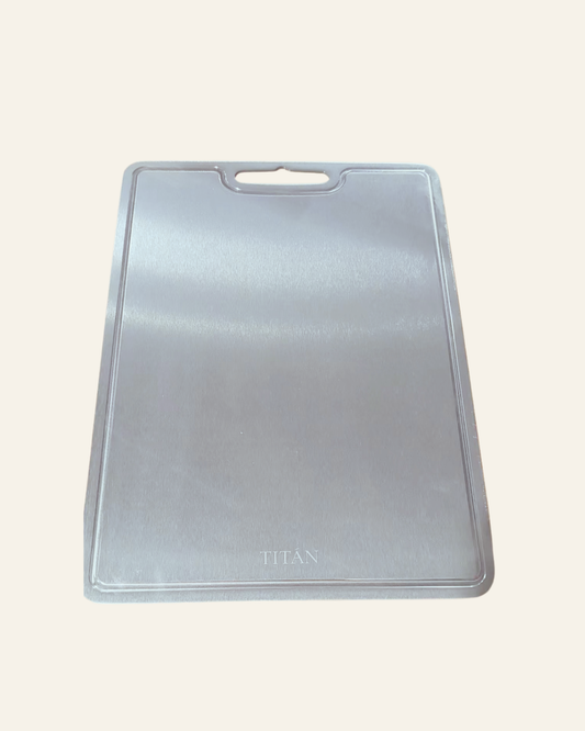 TITÁN Titanium Cutting Board — 39 × 28cm