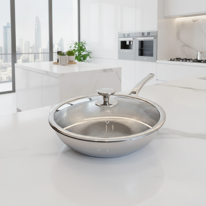TITÁN Signature Hammered Wok — 30cm